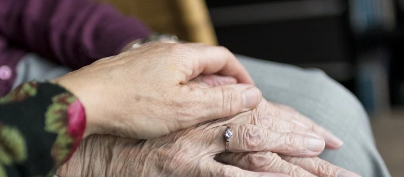 Λαμία: Ηλικιωμένη έπεσε θύμα «μαϊμού εφοριακών» - Της άρπαξαν κοσμήματα και μεγάλο χρηματικό ποσό